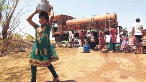 Water shortage on 217 villages and 1425 wards of Solapur district | सोलापूर जिल्ह्यातील २१७ गावे अन् १४२५ वाड्यांवर पाणीटंचाई