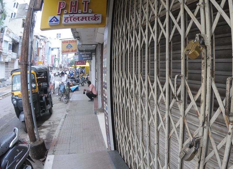 business stalled of billions of rupees of gold in Nagpur | नागपुरात कोट्यवधींचा सराफा व्यवसाय ठप्प