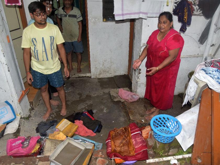 Nagpur Rain : Fall of houses in flood, plight of citizens; People's frustration, anger and complaints | फक्त लढ म्हणा! संसार उघड्यावर; अंगावरचे कपडे तेवढे शिल्लक