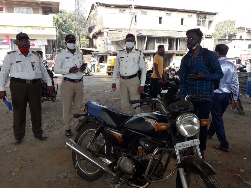 Kankavli police cracks down on masked men | कणकवली पोलीसांची विना मास्क फिरणाऱ्यांविरोधात धडक मोहीम