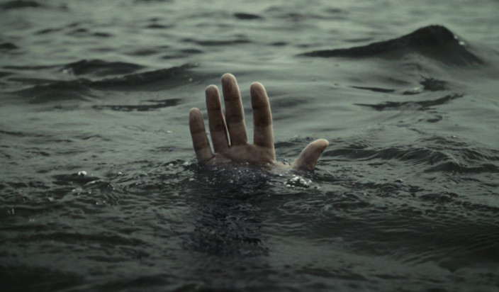 The body of a youth drowned in the dam was found | धरणात बुडालेल्या युवकाचा मृतदेह आढळला