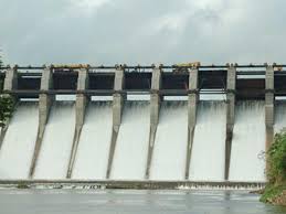  About 10 percent water is available in the dams in the district | जिल्ह्यातील धरणांमध्ये जेमतेम १० टक्के पाणी