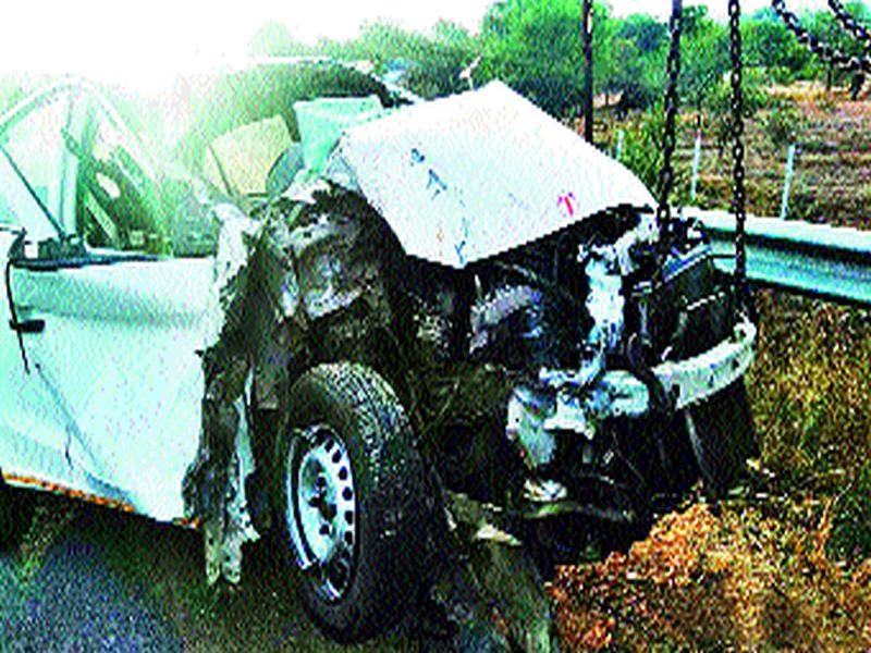 One killed in accident near Pangri; Three injured | पांगरीजवळील अपघातात एक ठार; तीन जखमी