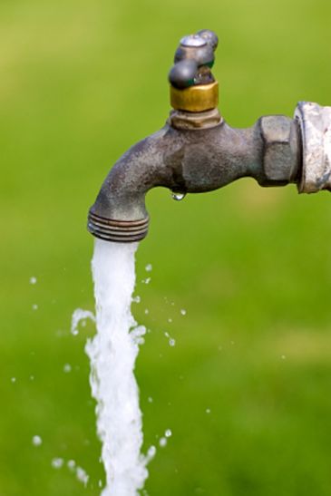  Two lakh liters of water every day in Wadalgaon area? | वडाळागाव परिसरात दररोज दोन लाख लिटर पाण्याची चोरी?