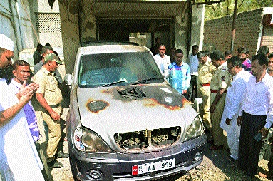 A former corporator's car was burned in Aurangabad | औरंगाबादेत माजी नगरसेवकाची कार जाळली