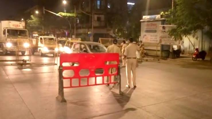 Pune residents beware, now a curfew will be imposed in the city after 8 pm and after 7 am | पुणेकरांनो सावधान, आता शहरात रात्री आठनंतर सकाळी ७ नंतर संचारबंदीचाही आदेश लागू 