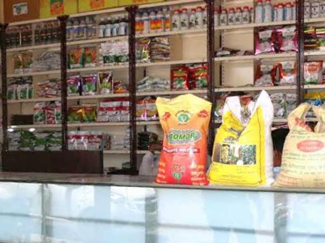 The city and district agricultural service centers, fertilizer, seed and pesticide shops will remain open till 2 p.m.: Order by collector Rajesh Deshmukh | पुण्यात कृषी सेवा केंद्र, खते, बियाणे व कीटकनाशक दुकाने दुपारी 2 पर्यंत सुरू राहणार 