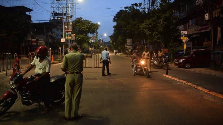 Pune Night curfew: Strict curfew imposed in the city from today; Action will be taken if you leave the house without any reason | Pune Night curfew: आजपासून शहरात संचारबंदीची कडक अंमलबजावणी; विनाकारण घराबाहेर पडलात तर होणार कारवाई