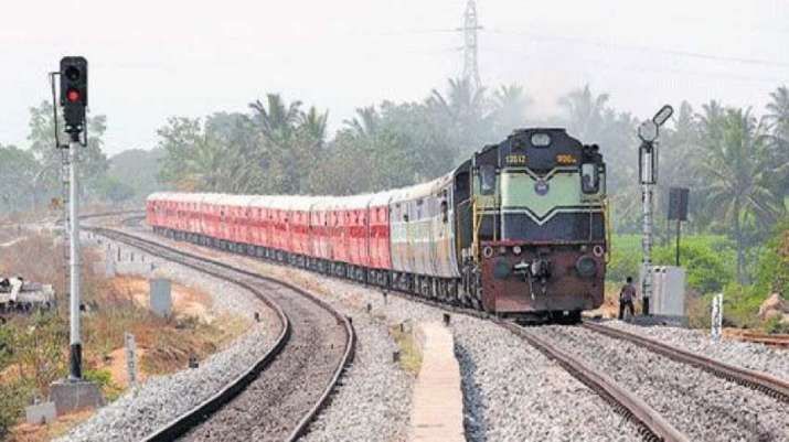 Amravati-Mumbai Express will run from January 26 | अमरावती- मुंबई एक्स्प्रेस २६ जानेवारीपासून धावणार