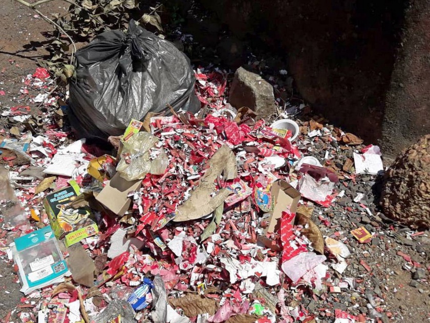 Sindhudurg: The city of Sawantwadi emphasis on cleanliness, garbage due to fireworks | सिंधुदुर्ग : सावंतवाडीत शहर स्वच्छतेवर भर, फटाक्यांमुळे कचरा