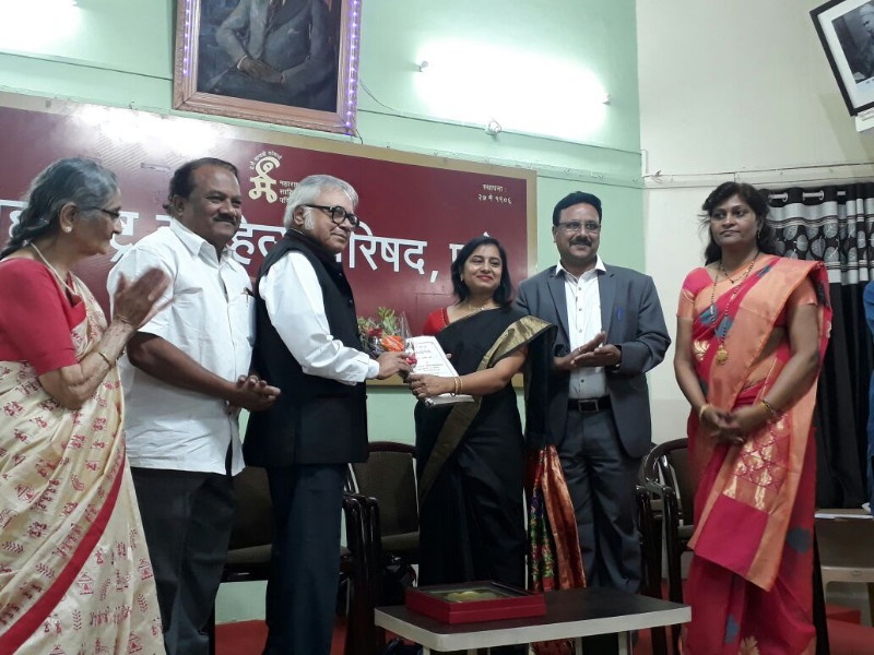 humour does not get audience, readers: Srinivas Bhange; C. V. Joshi award ceremony in Pune | विनोदाला वाचक मिळत नाहीत : श्रीनिवास भणगे; पुण्यात कै. चिं. वि. जोशी पुरस्कार प्रदान समारंभ
