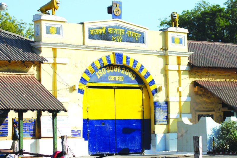 Corona enters Nagpur Jail through strong fortifications; Administration Alert mode | भक्कम तटबंदी भेदून कोरोना शिरला नागपूर कारागृहात; प्रशासन अलर्ट मोडवर
