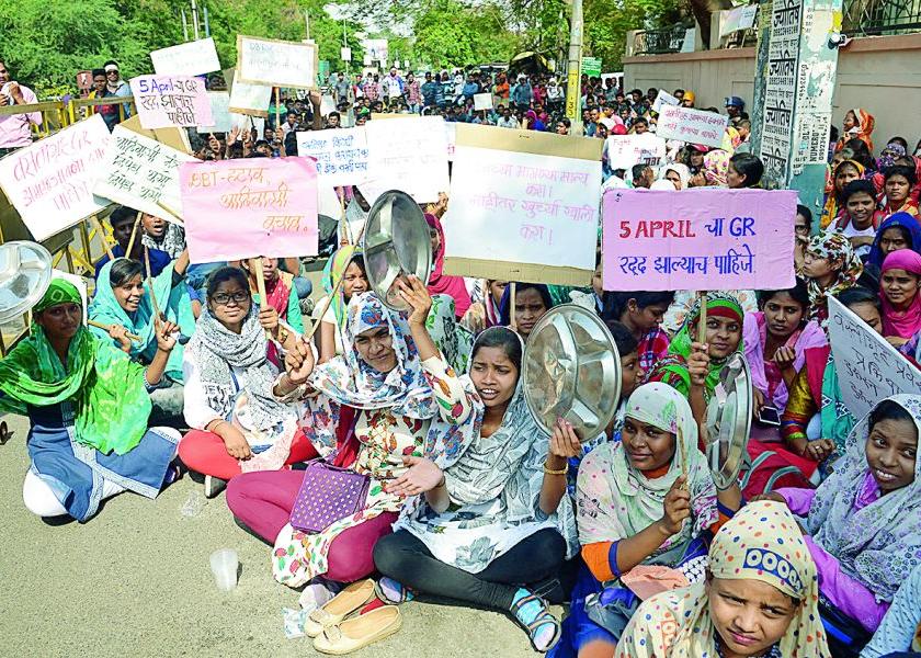 Nagpur: Do not want money, give food! Tribal students' resentment | नागपूर: पैसे नकोत, भोजन द्या ! आदिवासी विद्यार्थ्यांचा आक्रोश
