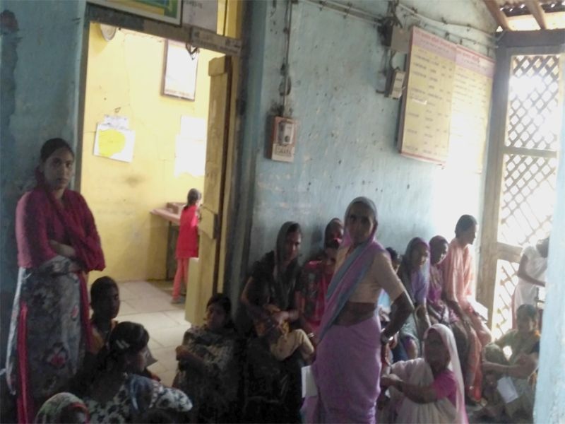 200 patients suffering from doctor's injuries in Jaitane rural hospital | जैताणे ग्रामीण रूग्णालयात डॉक्टरांअभावी ताटकळले 200 रूग्ण!