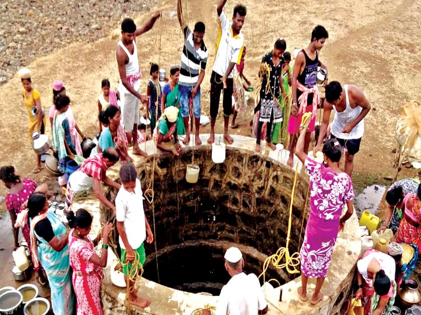 Due to the severe water scarcity in the caste, 24 water tankers have water tanker | वाड्यात भीषण पाणीटंचाई, २४ गावपाड्यांत टँकरने पाणी