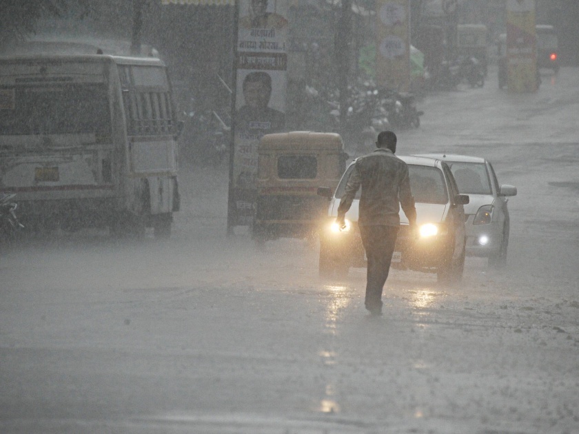 Heavy rain for one hour with thunderstorm at Kolhapur | कोल्हापुरात गडगडाटासह तासभर जोरदार पाऊस