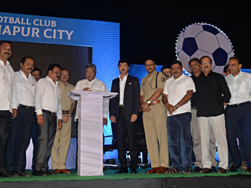 Kolhapur: Let's create a perfect ground for football: Chandrakant Patil | कोल्हापूर : ‘फुटबॉल’साठी एक परिपूर्ण मैदान तयार करू देवू  : चंद्रकांत पाटील