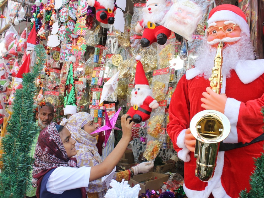 Christmas Santacruz - Jingle Bells .. Average Gift, Dazzling Rosary Market | Christmas : सॅन्ताक्लॉज..जिंगल बेल्स..आकर्षक गिफ्ट, नाताळसाठी सजली बाजारपेठ