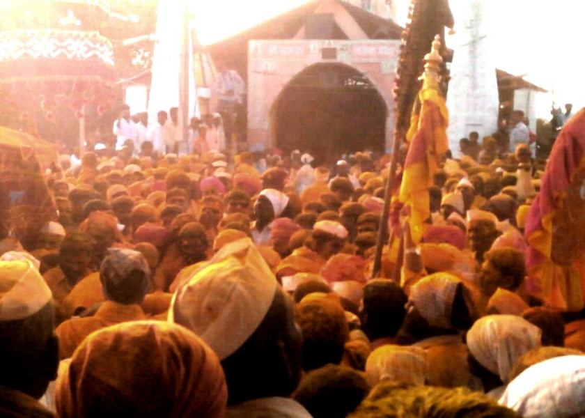 Good day will arrive, Pokhrapur pilgrimage speech | बळीराजाला चांगले दिवस येणार, पोखरापूर यात्रेतील भाकणूक