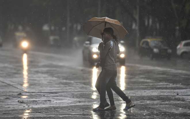 heavy rain will fall in mumbai, Thane, Raigad | मुंबई, ठाणे, रायगडमध्ये आज मुसळधार