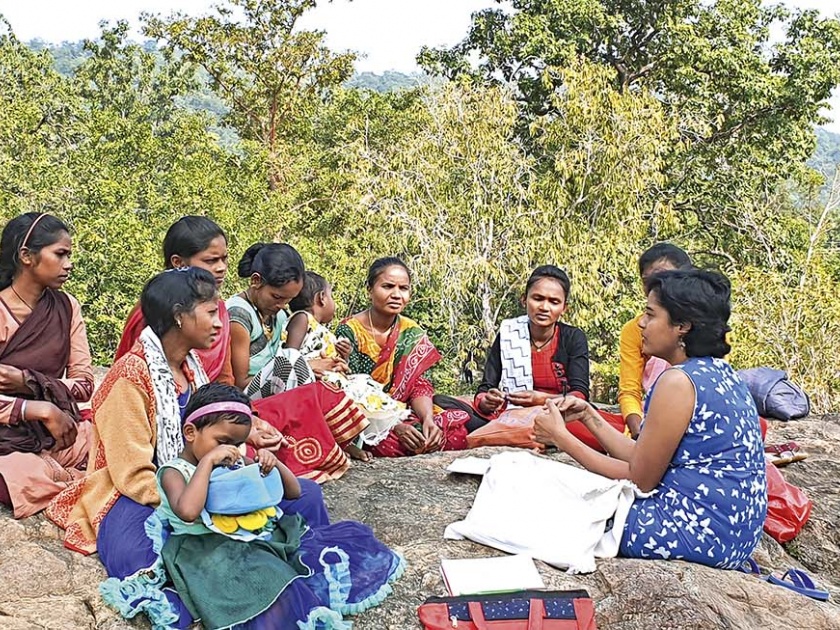 a young doctor travels to 12 districts in Chhattisgarh her story.. | छत्तीसगडच्या 12 आदिवासी जिल्ह्यांतले ‘तिचे’ 15 दिवस