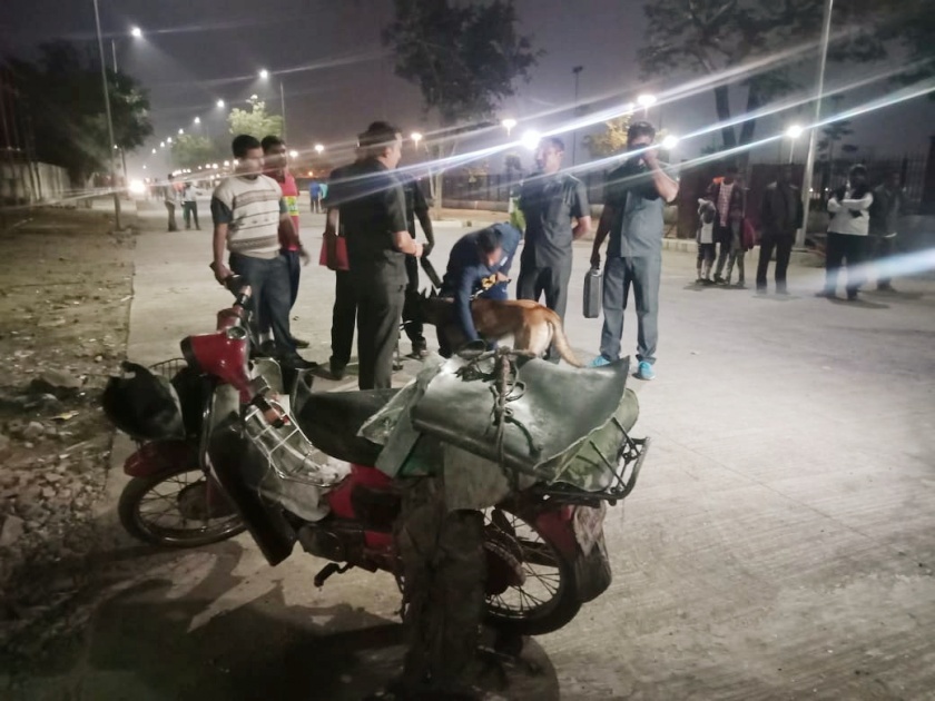 Gas tank explosion in Solapur; Four-year-old boy injured with woman | सोलापुरात गॅस टाकीचा स्फोट; महिलेसह चार वर्षाचा मुलगा जखमी