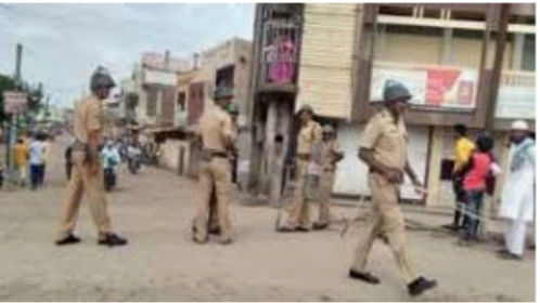 Violent diversion of the deprived of India to Solapur | वंचितच्या महाराष्ट्र बंदला सोलापुरात हिंसक वळण; सिटीबसवर दगडफेक