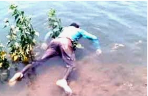 Shocking; The body of a stranger was found in the water of Ujani reservoir | धक्कादायक; उजनी जलाशयातील पाण्यात आढळला अनोळखी व्यक्तीचा मृतदेह