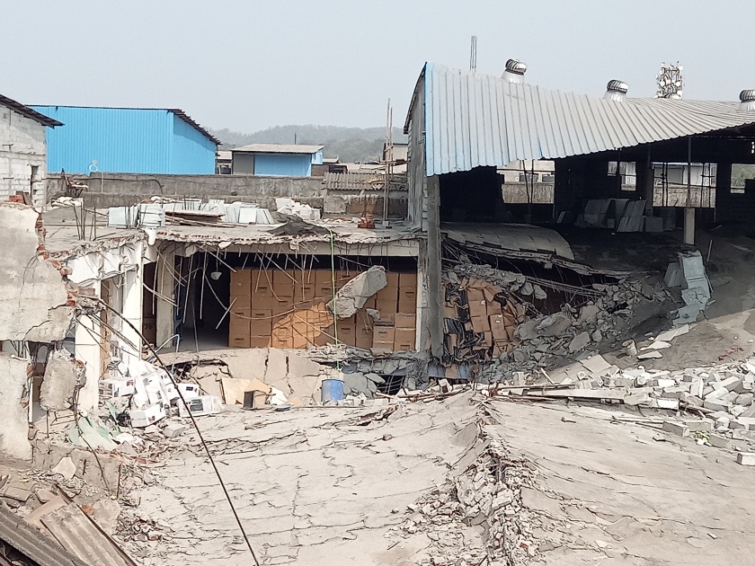 One killed, six injured in Bhiwandi warehouse collapse | भिवंडीमध्ये गोदाम कोसळून एकाचा मृत्यू , सहा जण जखमी