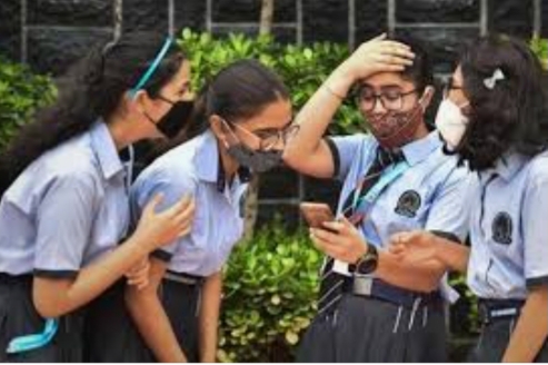 Big news; 50,300 students from Solapur passed, 12th standard result is 99.80 percent | मोठी बातमी; सोलापुरातील ५० हजार ३०० विद्यार्थी उत्तीर्ण, बारावीचा निकाल  ९९.८० टक्के