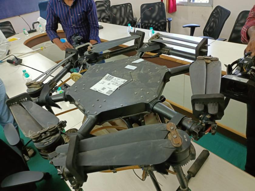 Attempt to demonstration of 'eagle' farmer drone in Amravati has failed | अमरावतीत ‘गरुड’ शेतकरी ड्रोनच्या प्रात्यक्षिकाचा प्रयत्न फसला