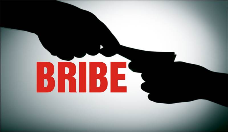  Attacks taking bribe of Rs. 3000 for Gangapur Talati | गंगापूरच्या तलाठ्यास तीन हजार रुपयांची लाच घेताना अटक