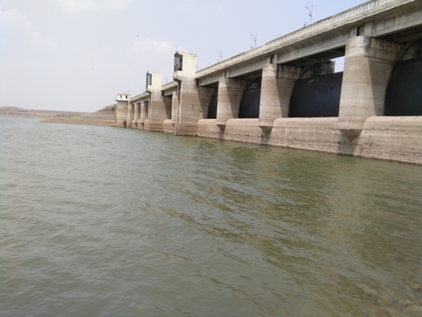 9.33 percent water stock remained in katepurna Dam | महानच्या धरणात उरला ९.३३ टक्के जलसाठा; तिसरा व्हॉल्व्ह पडला उघडा!