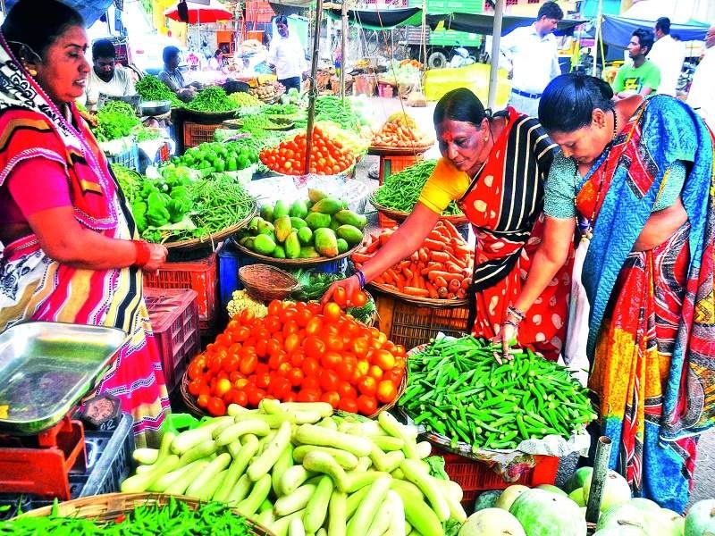 Weekly market will start in Solapur district; Order issued by the Collector | सोलापूर जिल्ह्यातील आठवडा बाजार सुरु होणार; जिल्हाधिकाऱ्यांनी काढले आदेश