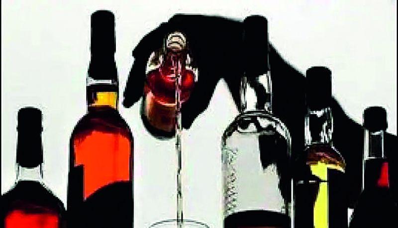 Liquor sale at more than hundred dhabas on the highway | महामार्गावरील शंभराहून अधिक ढाब्यांवर दारू विक्री