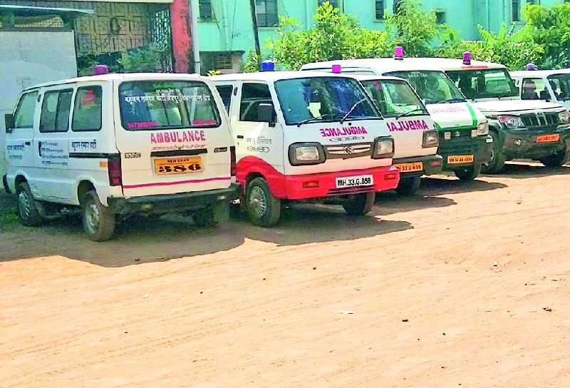 Ambulance monopoly increasing in the district | जिल्ह्यात रुग्णवाहिकांची दुकानदारी तेजीत