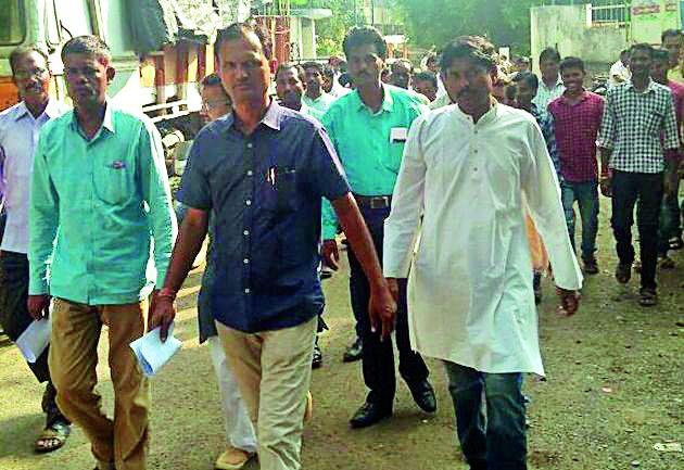  Complaint against Ramnagar Thane for Farmers' Suicides | शेतकरी आत्महत्यांबाबत रामनगर ठाण्यात तक्रार