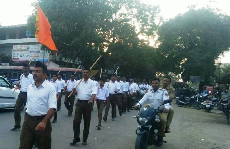 Rally of Rashtriya Swayamsevak Sangh at Devla | देवळा येथे राष्ट्रीय स्वयंसेवक संघाचे पथसंचलन