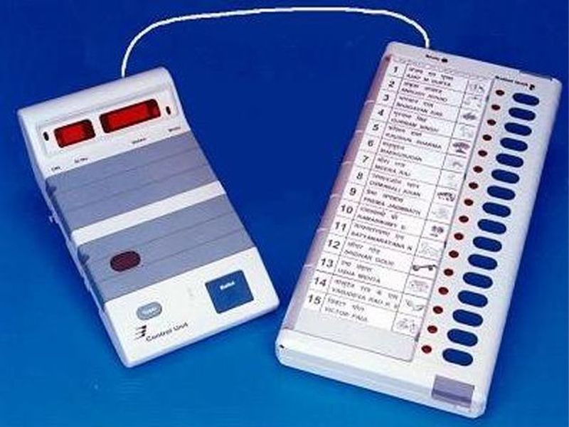 In Dhule district, 934 women voters are behind 1,000 men | धुळे जिल्ह्यात एक हजार पुरुषांमागे ९३४ स्त्रिया मतदार