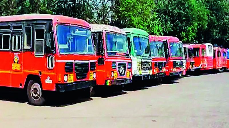 Even after the end of monsoon, 25% of ST buses are parked in Agar | पावसाळा संपूनही एसटीच्या 25% बसेस आगारातच उभ्या