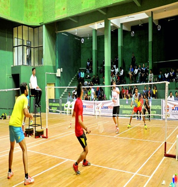 Radhini, Vrashali beat Vijay in West Divisional Inter-University Badminton tournament | पश्चिम विभागीय आंतरविद्यापीठ बॅडमिंटन स्पर्धेत राधिनी, वृषालीचा विजय
