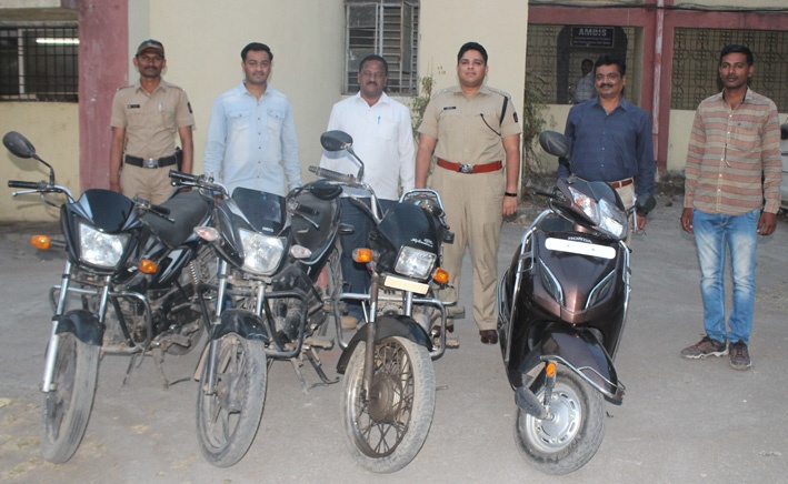 One arrested with four motorcycles stolen | चोरीच्या चार दुचाकींसह एक जण जेरबंद