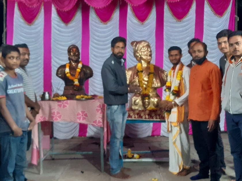 Shiva Jayanti in a simple manner in Manori | मानोरीत साध्या पध्दतीने शिवजयंती