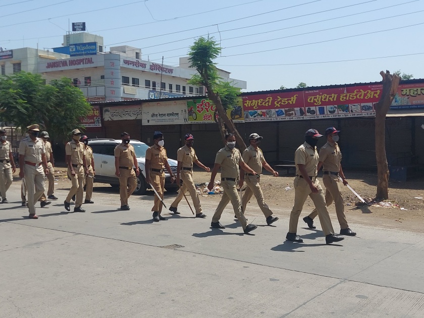 Police route march in Niphad city | निफाड शहरात पोलिसांचा रूट मार्च