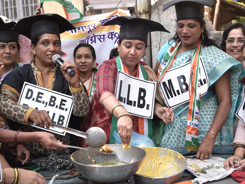 By frying Pakoda demosration against BJP in Nagpur | नागपुरात पकोडे तळून भाजप विरोधात नारेबाजी
