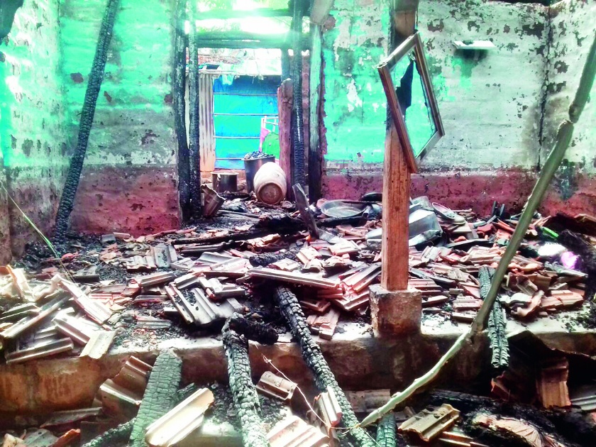 Ratnagiri: Explosion of Khoraninkot gas in Lanja; Home bereavement | रत्नागिरी : लांजातील खोरनिनकोत गॅसचा स्फोट; घर बेचिराख