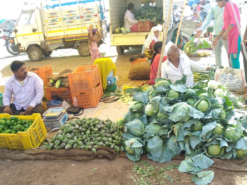  Vegetable prices fall | भाजीपाल्याच्या दरात घसरण