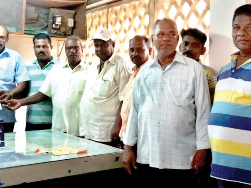 Sindhudurg: Request to Maritime Board: Wax Lift Equipment Vengurla: Request for fishermen from Vengurle | सिंधुदुर्ग : वाळू उपसा यंत्र वेंगुर्लेला द्या, मेरीटाईम बोर्डला निवेदन, वेंगुर्लेतील मच्छिमारांनी केली मागणी