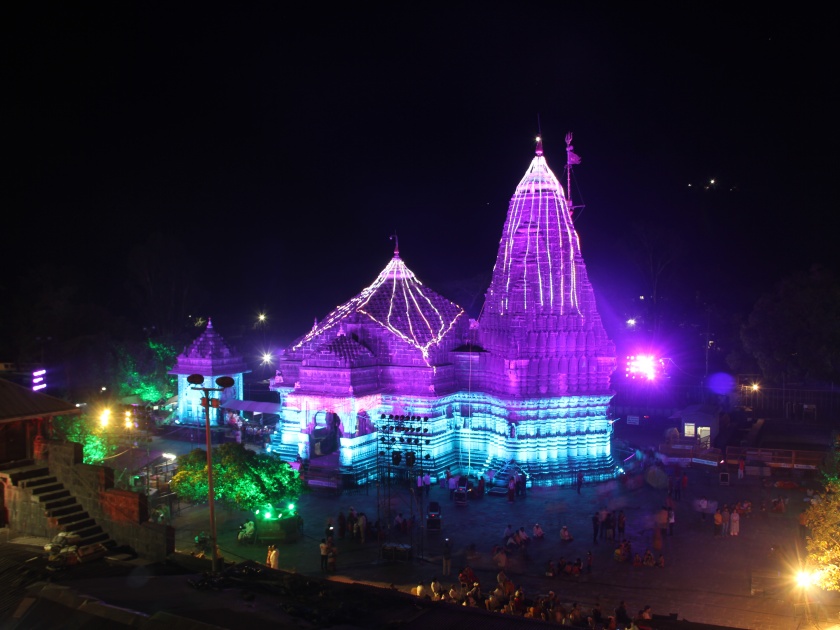 Attractive lighting at Trimbakeshwar temple | त्र्यंबकेश्वर मंदिरावर आकर्षक रोषणाई