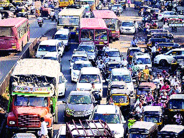 Traffic congestion over Municipal Corporation | वाहतूक कोंडीचे खापर मनपाच्या माथी